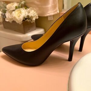 Nine West black pumps size 6M